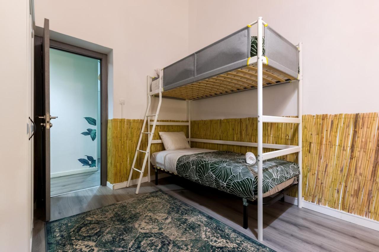 Cama en habitación compartida de 6 camas