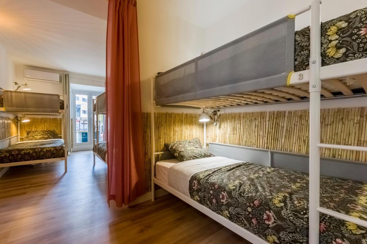 Cama en habitación compartida de 8 camas