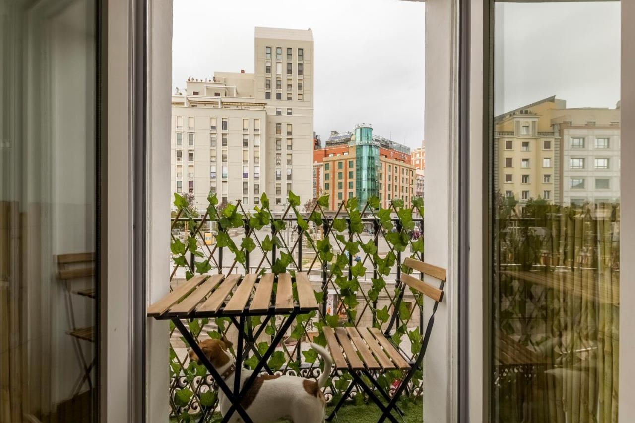 Cama en habitación compartida femenina de 8 camas (solo mujeres)