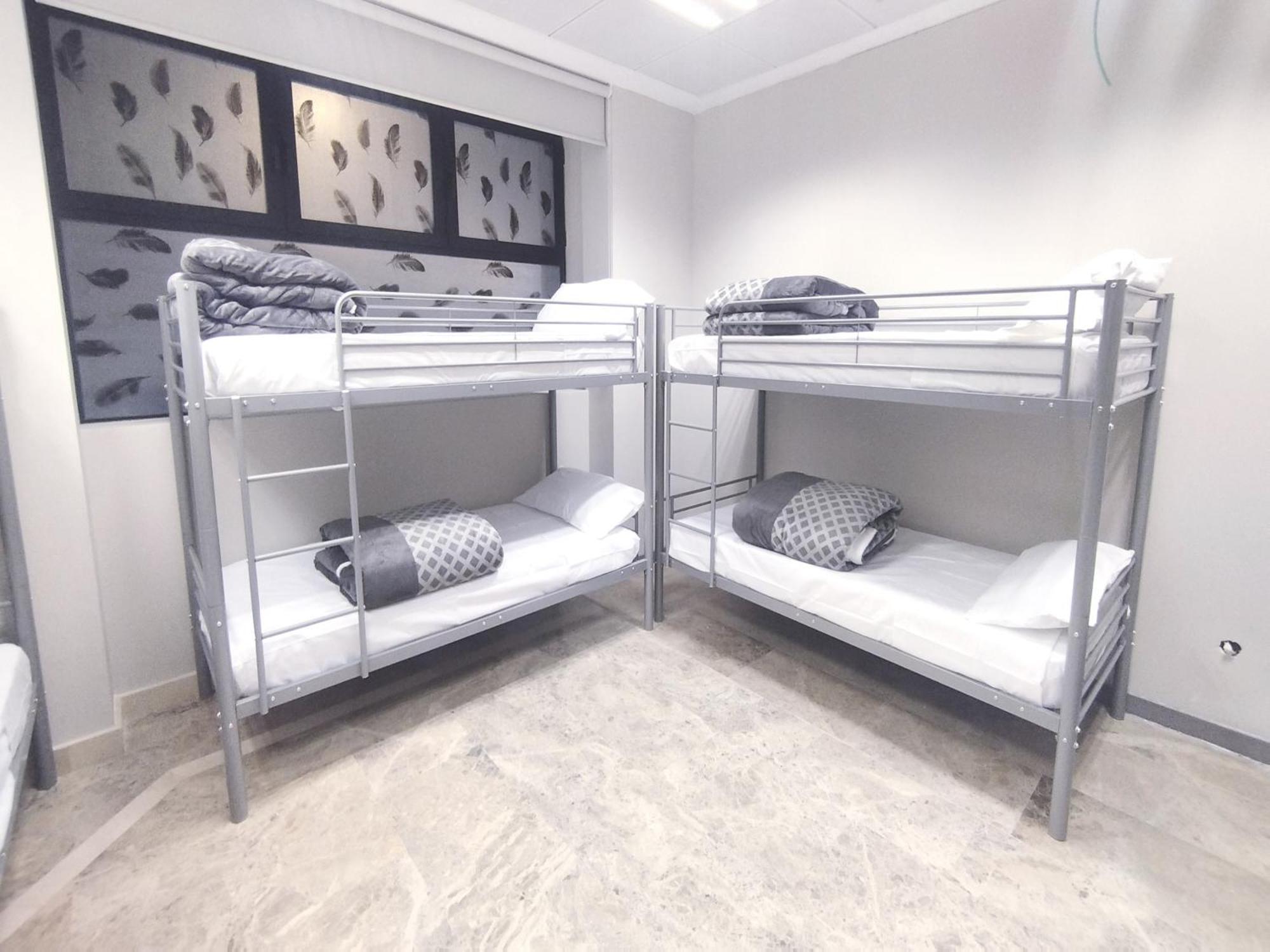 Cama en habitación compartida de 8 camas