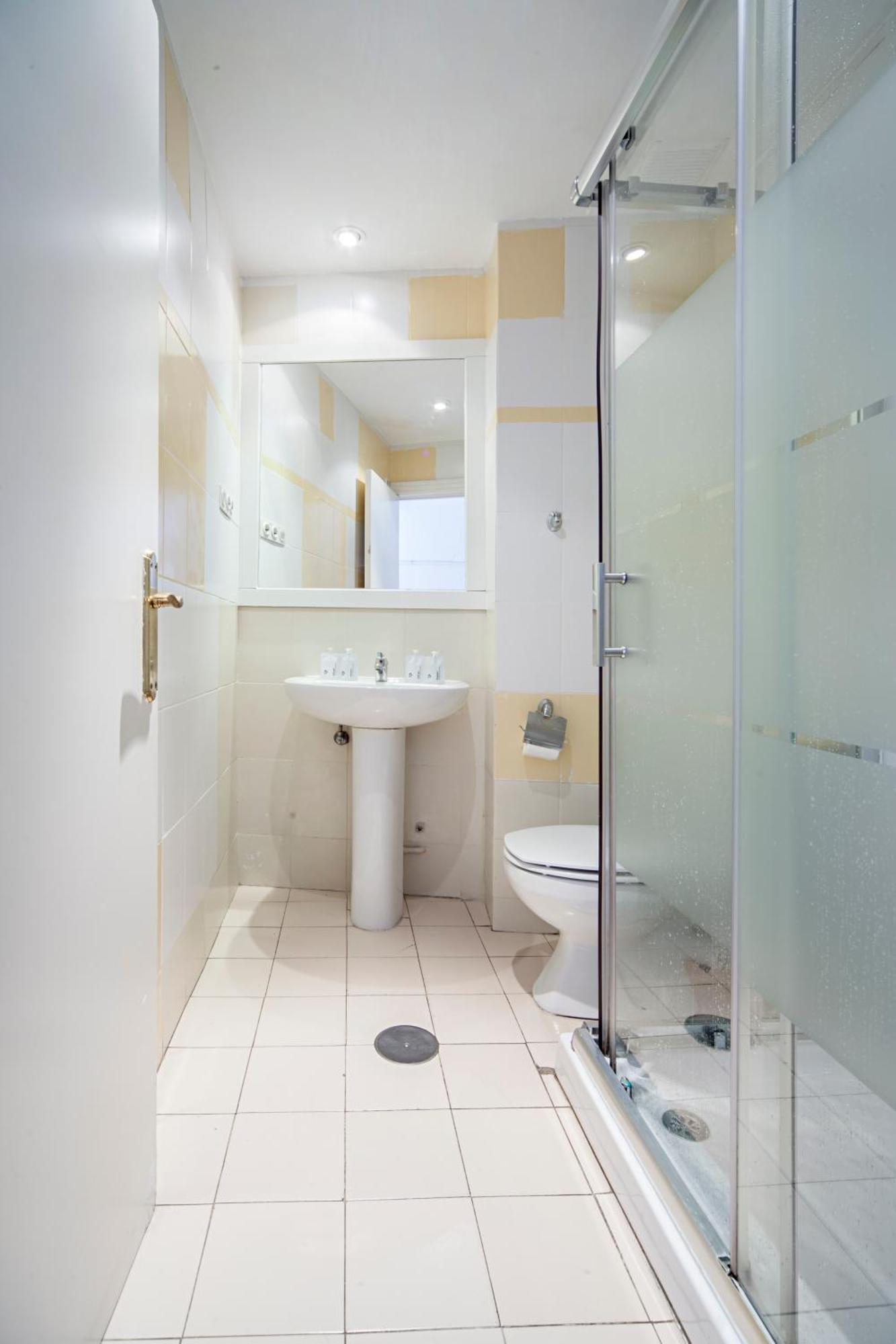 Bed in 6-Bed Mixed Dormitory Room with Private Bathroom,1765597927:JPEG
