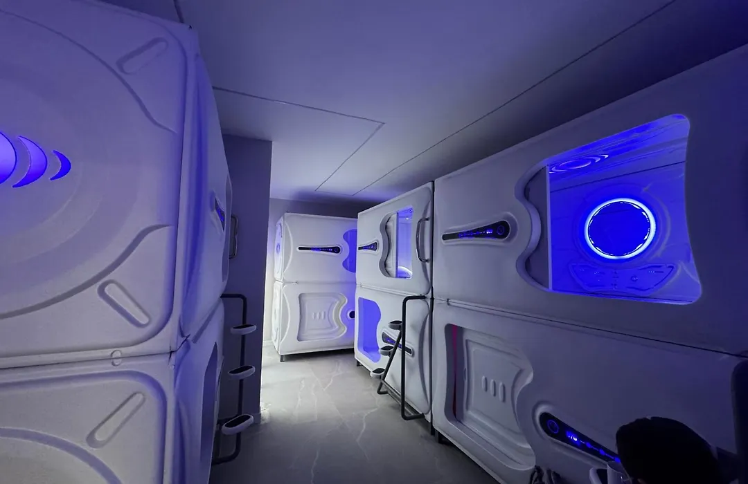 Hostel Space Capsule-1