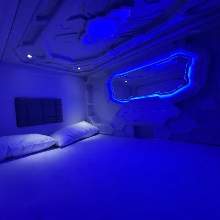 Hostel Space Capsule-2
