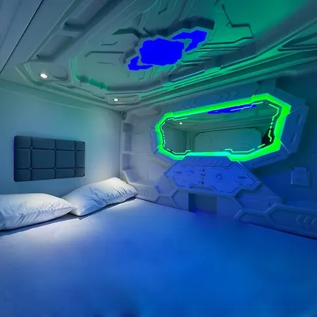 Hostel Space Capsule-3