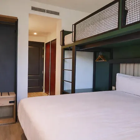 LATROUPE Prado Hostel-2