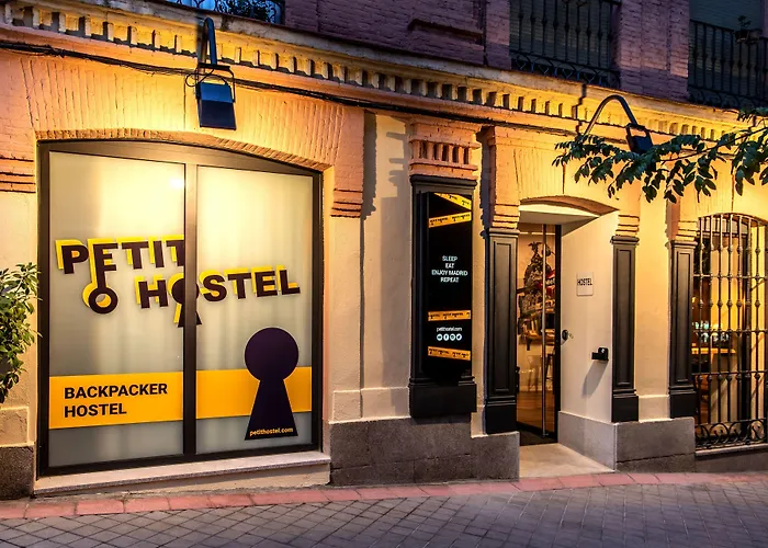 Petit Hostel La Latina (Adults Only)